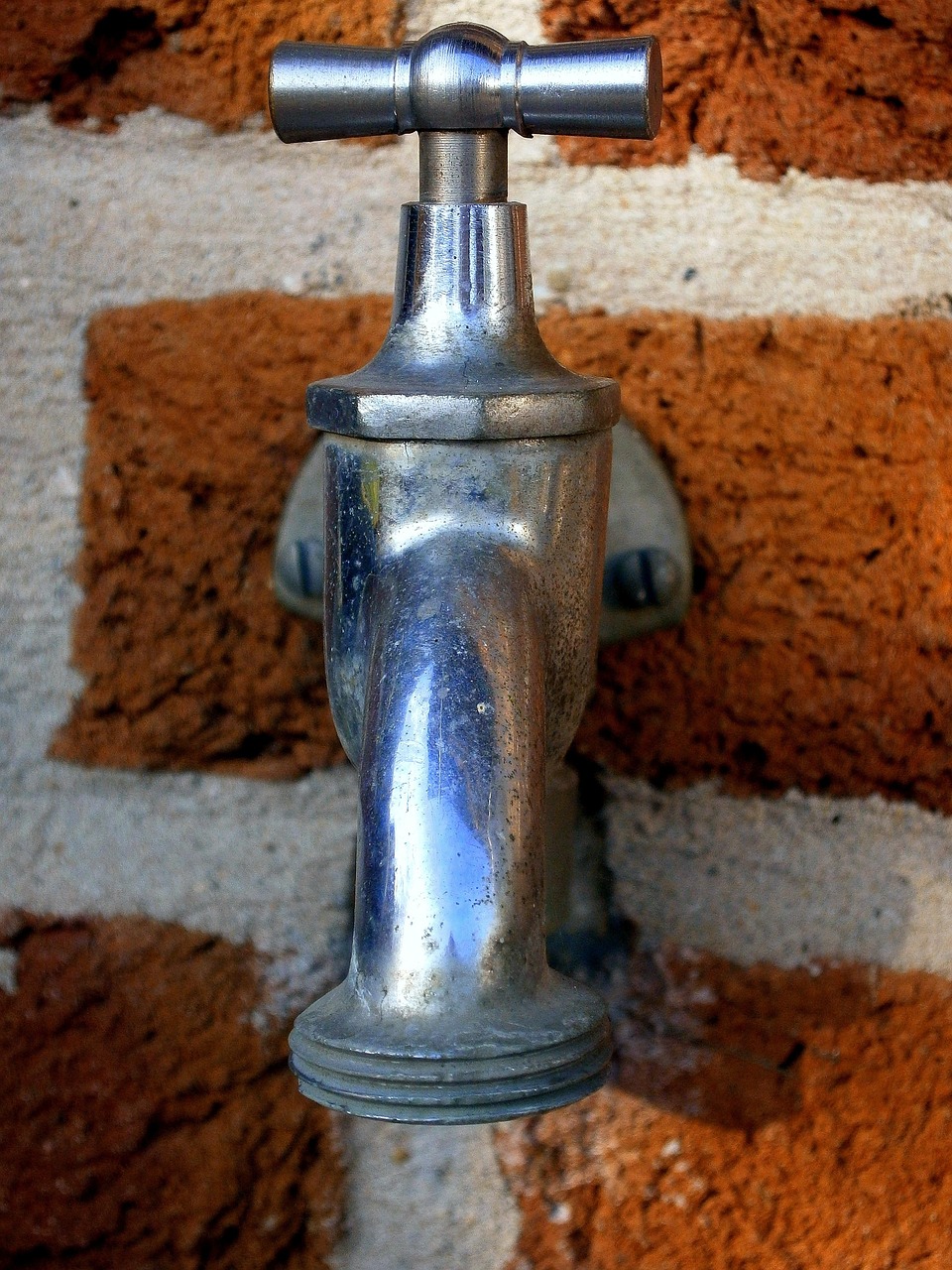 système d'irrigation automatique pour optimiser l'arrosage de vos plantes et jardins, économiser l'eau et assurer une croissance saine toute l'année.