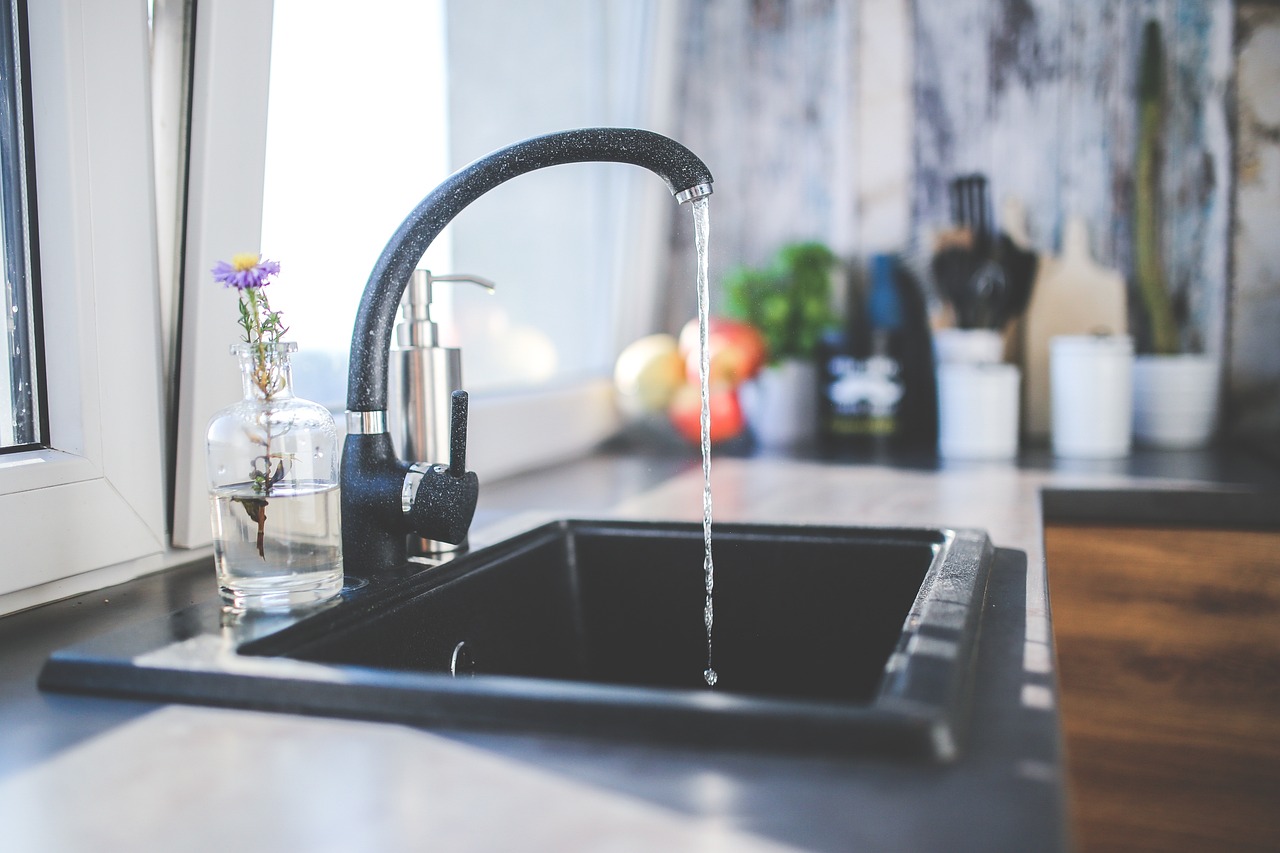 apprenez à identifier et réparer un robinet qui fuit pour éviter le gaspillage d'eau et augmenter votre confort à la maison.