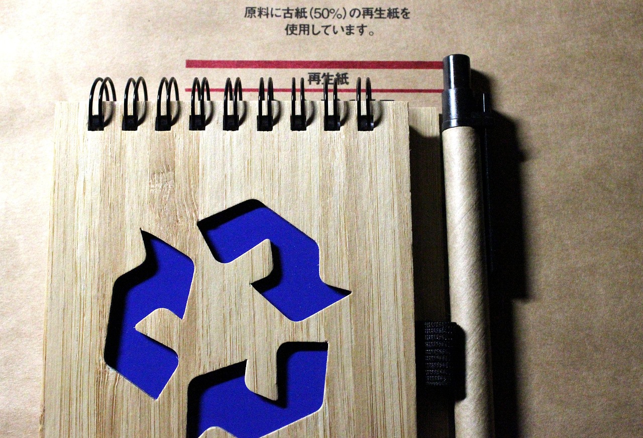 Comment réaliser une tête de lit originale avec des matériaux recyclés ?